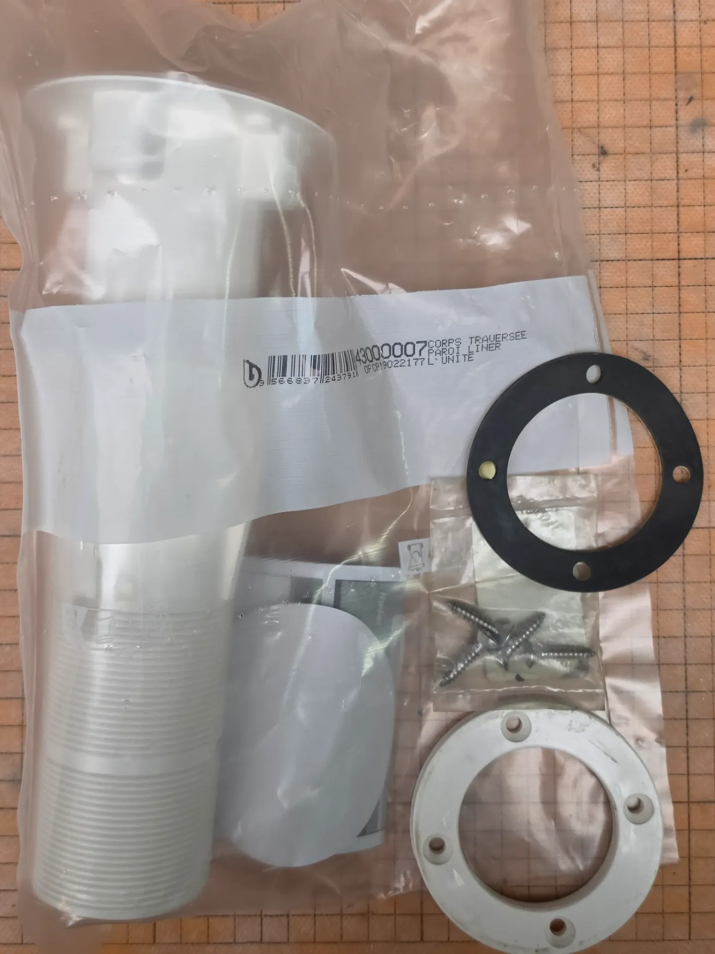 Wanddoorvoer TP270 met flens, vijzen en 2 dichtingen, voor lampen 6/4" in linerbad